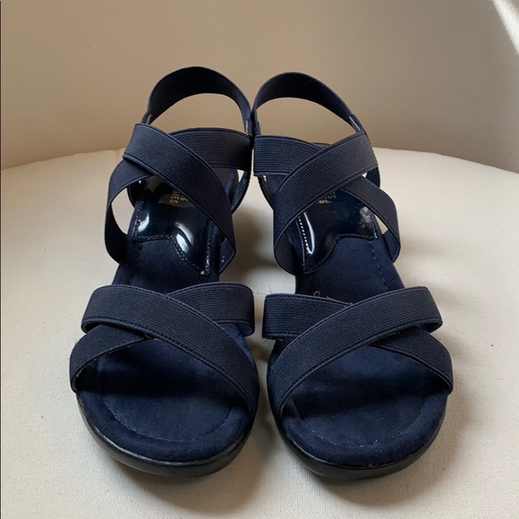 mootsie tootsie sandals elastic